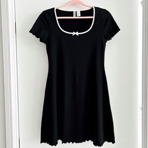 Black and white short sleeve mini dress with bow